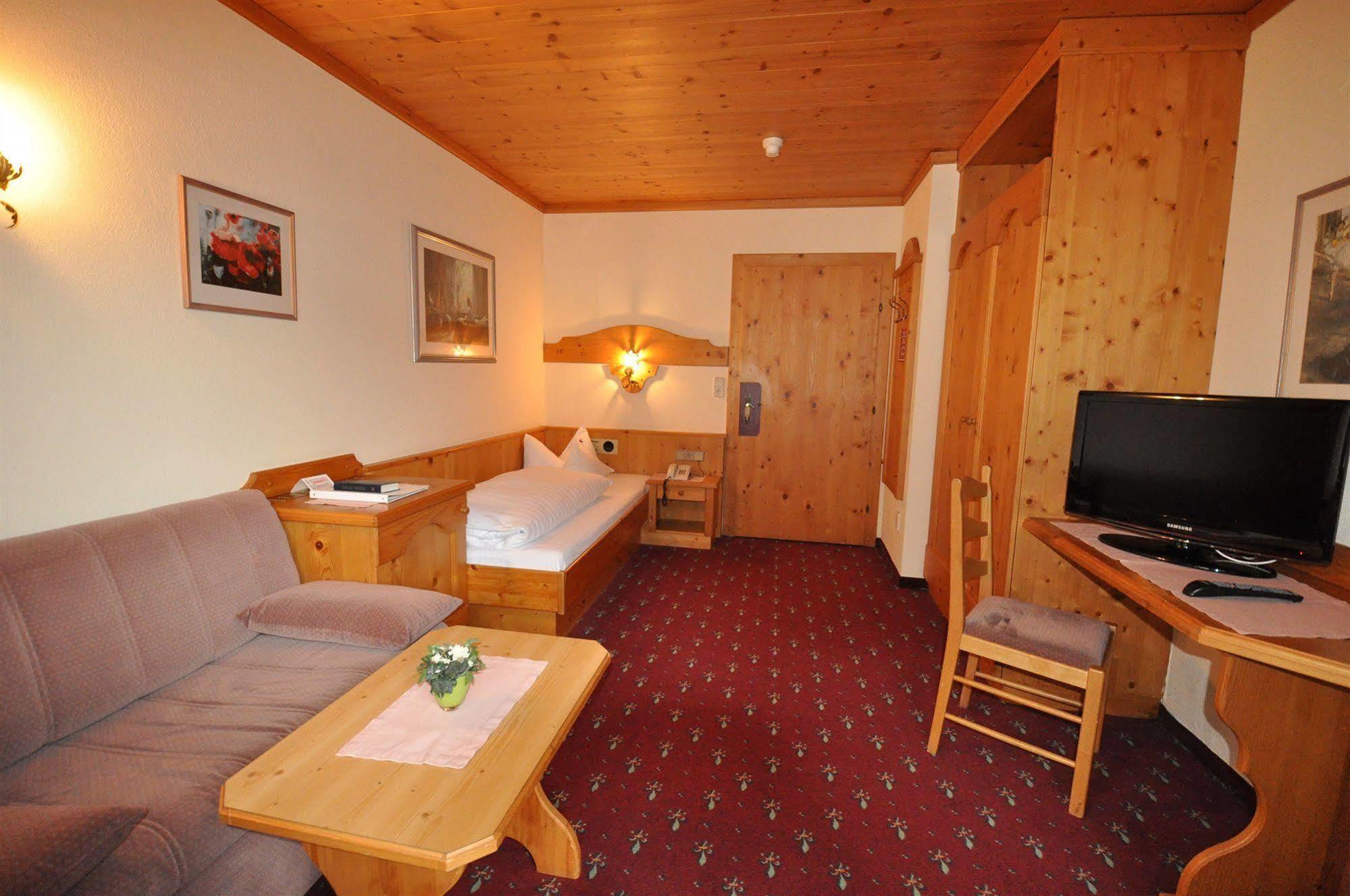 Hotel Burgstall Neustift im Stubaital Exterior photo